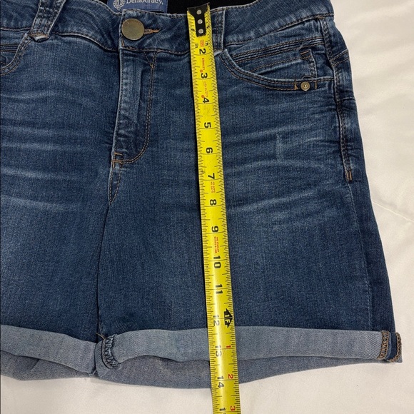 Democracy Women's Indigo Jean Shorts - Picture 5 of 8